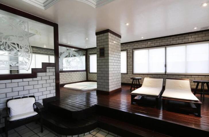 Flat Tiffanys Residence font gallery image 5