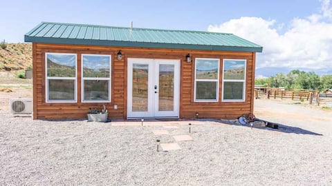 The Cabin - Tiny Home near Santa Fe & Los Alamos