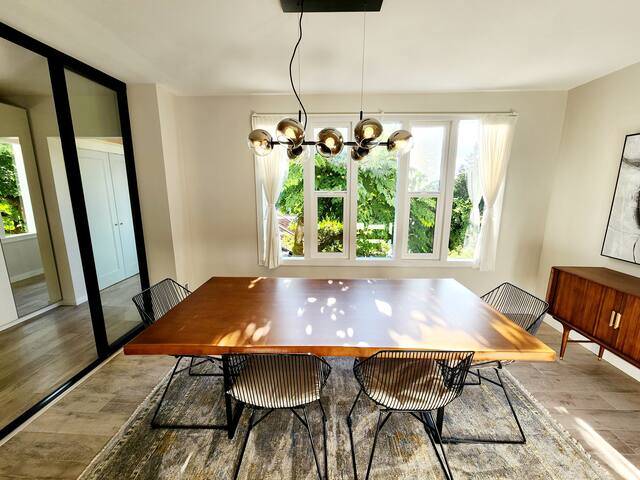 Modern | Relaxing garden | Sauna | 3BR | Ballard gallery image 5