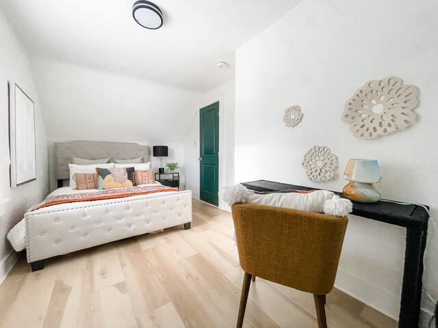 Luxurious 3 Br 2.5 Ba Prime Park Ave. Location gallery image 5