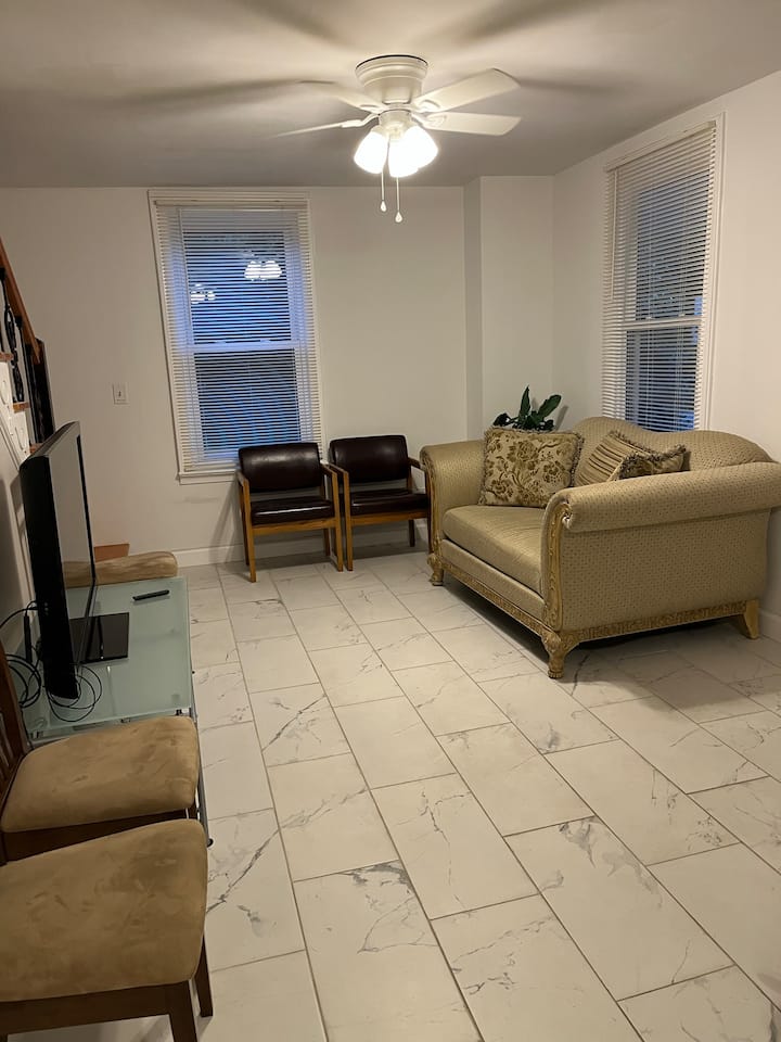Entire 3 Bedrooms/2 Bathrooms  2 Story House - Gaithersburg, MD
