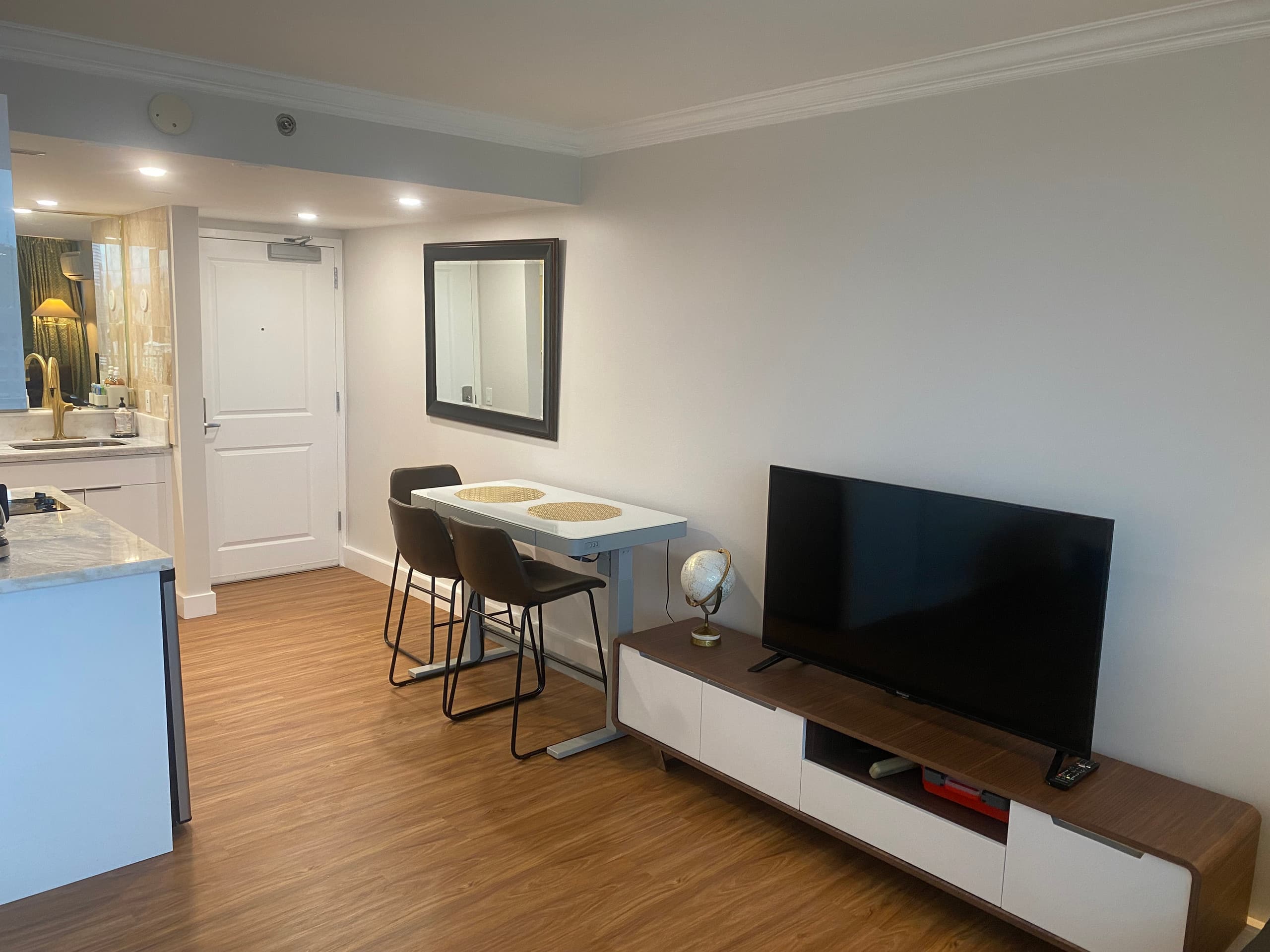 Condo in Honolulu · ★4.82 · Studio · 2 beds · 1 shared bath - Image 6