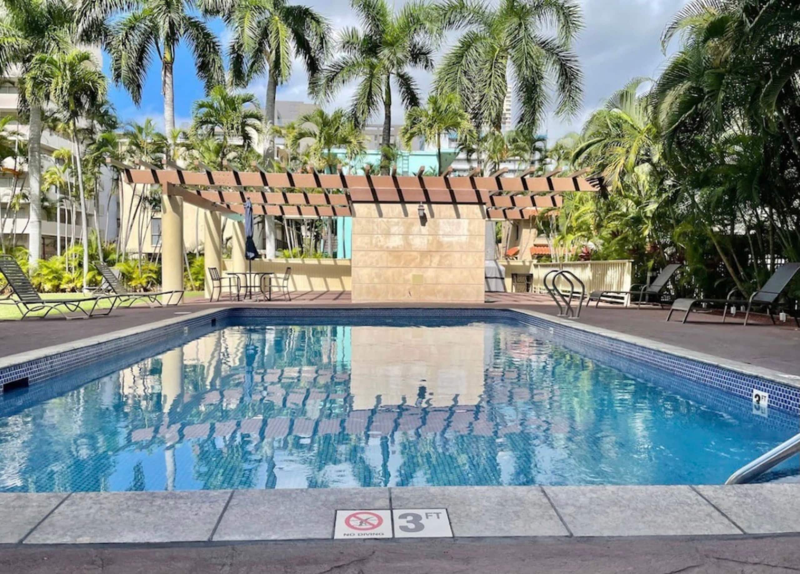 Condo in Honolulu · ★4.82 · Studio · 2 beds · 1 shared bath - Image 10