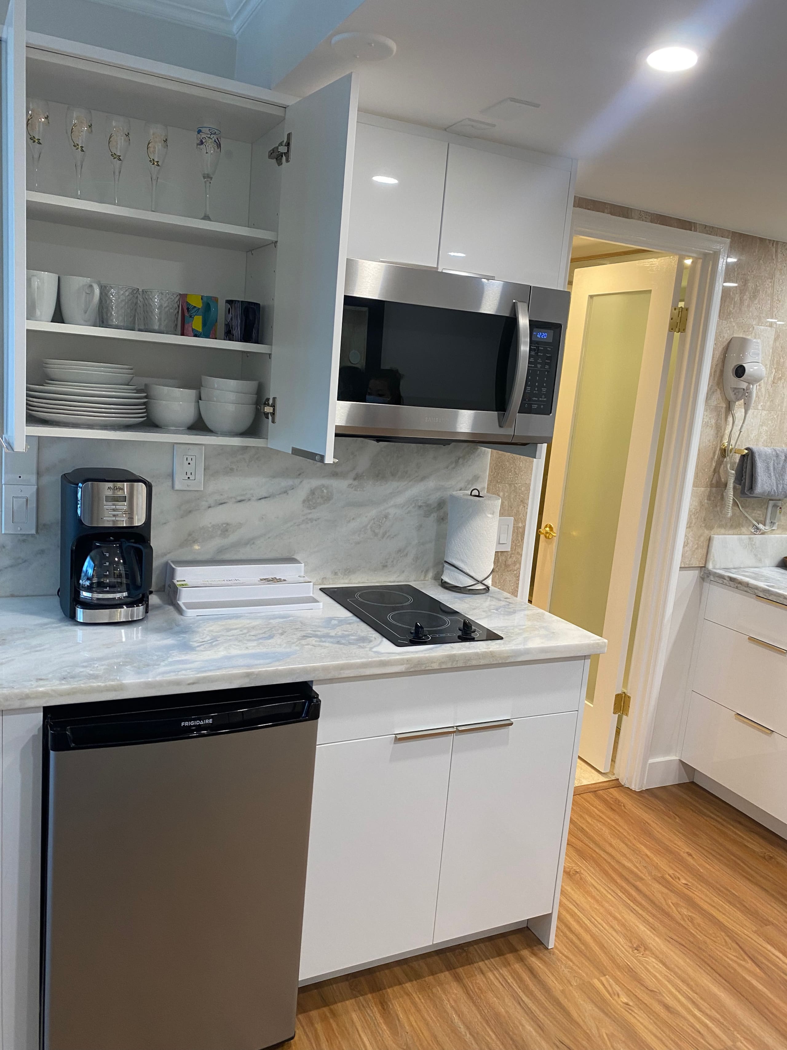 Condo in Honolulu · ★4.82 · Studio · 2 beds · 1 shared bath - Image 4
