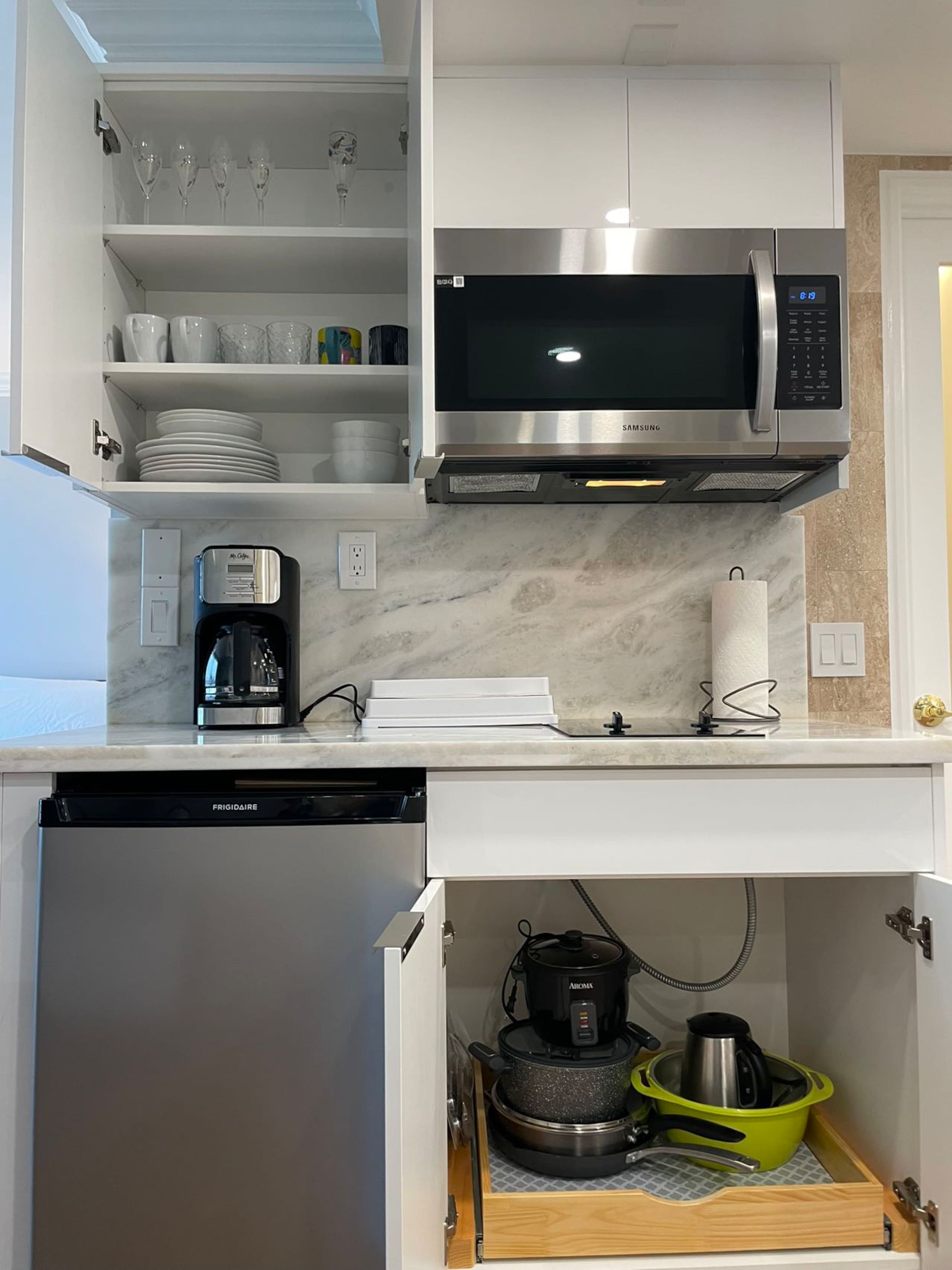 Condo in Honolulu · ★4.82 · Studio · 2 beds · 1 shared bath - Image 5