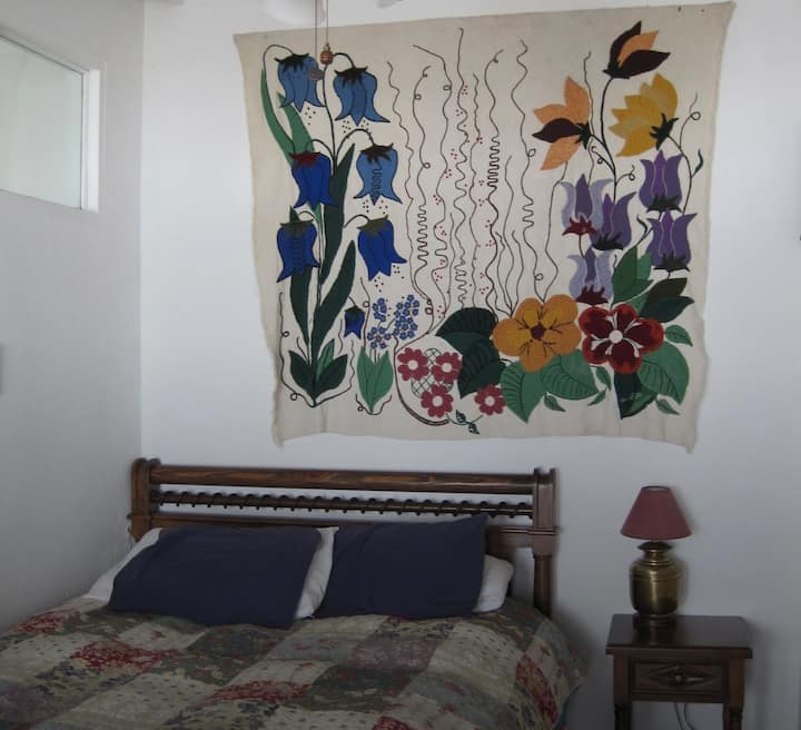 Second bedroom with queen size bed