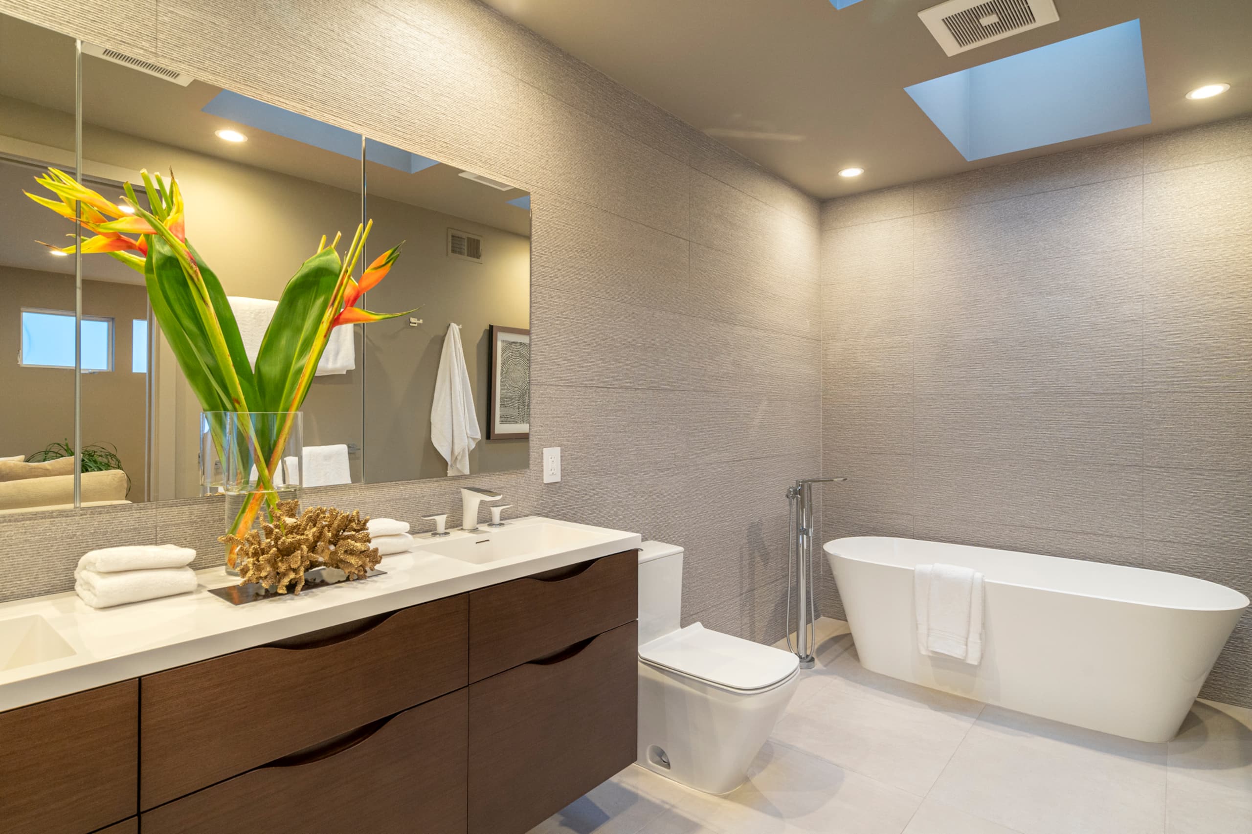 Condo in San Francisco · ★4.91 · 4 bedrooms · 4 beds · 4.5 baths - Image 14