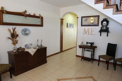 House with 5 bedrooms, Ocean and Mountain views