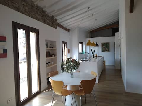 Centrally located apartment with exceptional views!