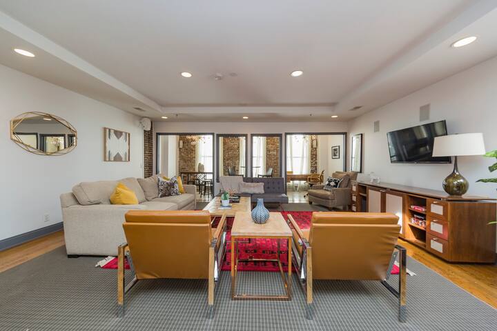 2 Lofts on Broadway Strip gallery image 3