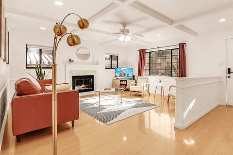 King Suite, 5 Queen Spacious Modern Home