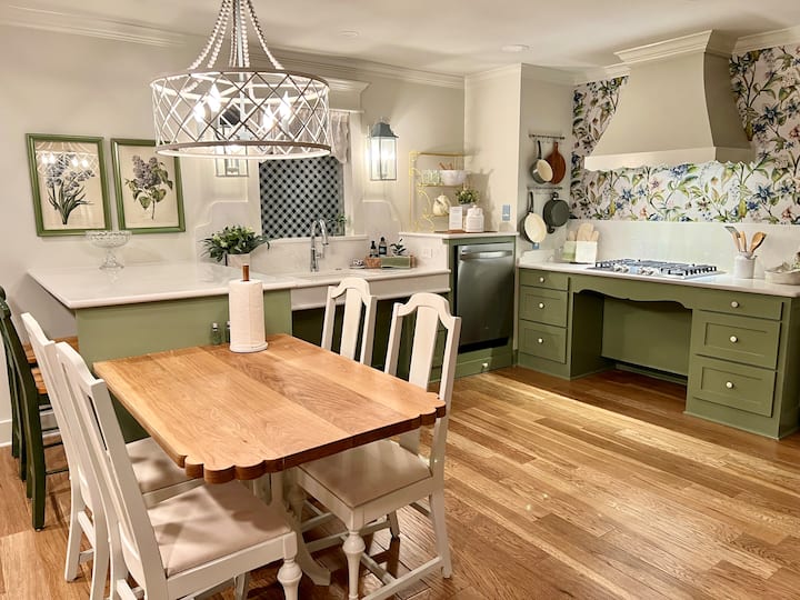 The Little Yellow House Certified Accessible - Houses for Rent in
