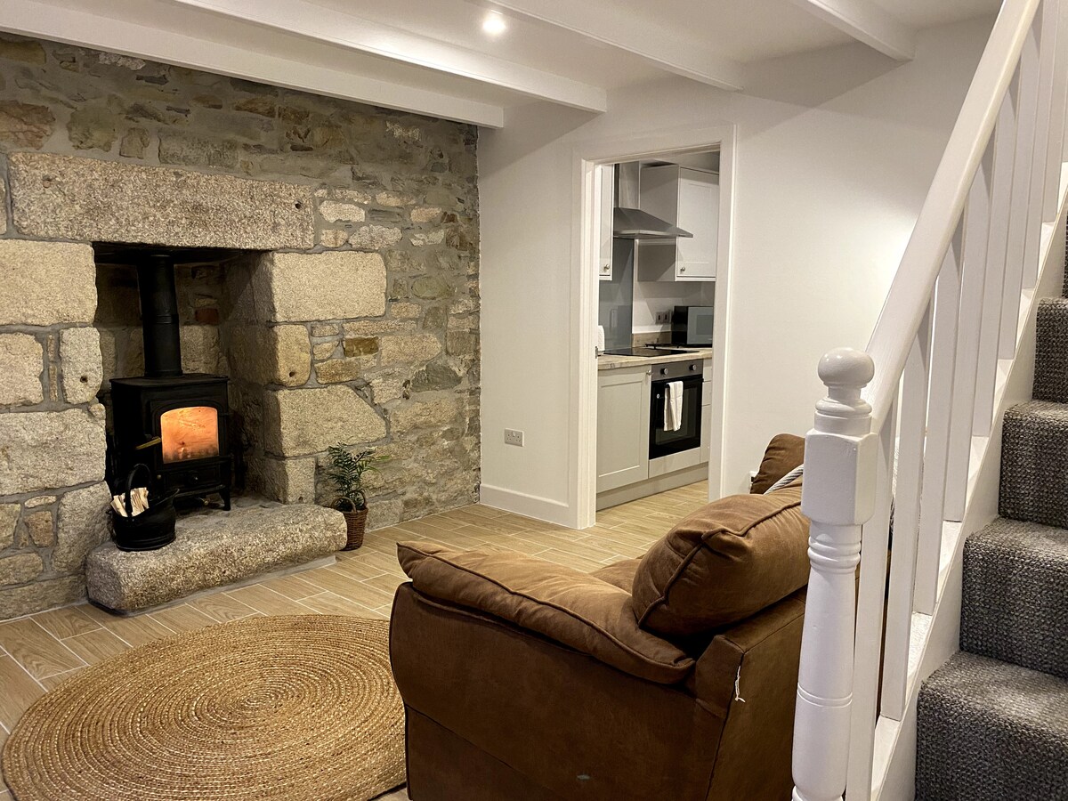 Top Airbnb: Cosy Fisherman's Cottage, minutes walk to the sea. in Porthleven