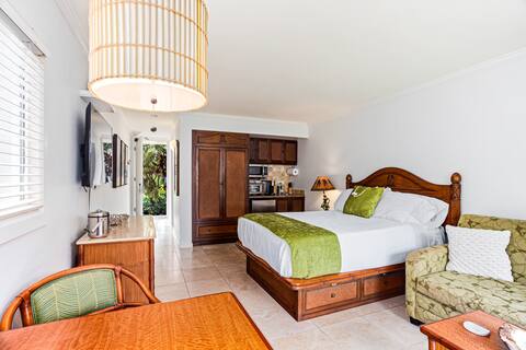 Successful Airbnb property: Beachside Walk Out Condo/Pool/A/C Ocean Views 144 in Wailua