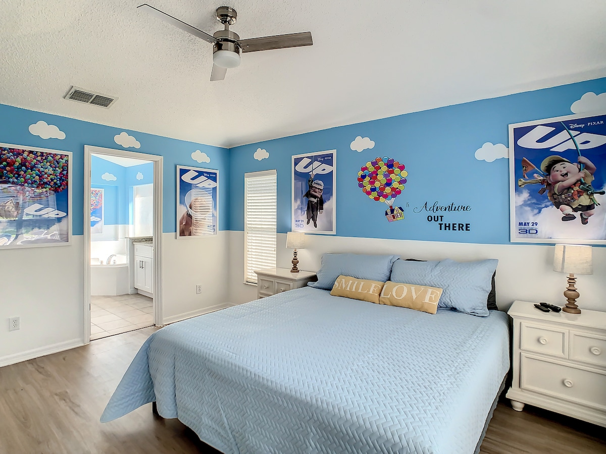 Lala kimtindo ukiwa na chumba hiki mahiri cha kulala chenye mada kubwa.