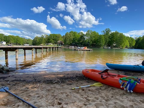 Successful Airbnb property: Lake Norman Trabin with Boat Ramp and Dock in Lake Norman Of Catawba