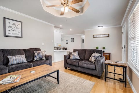 Successful Airbnb property: Von's Place! Downtown Bentonville-Walk to Square! in Bentonville