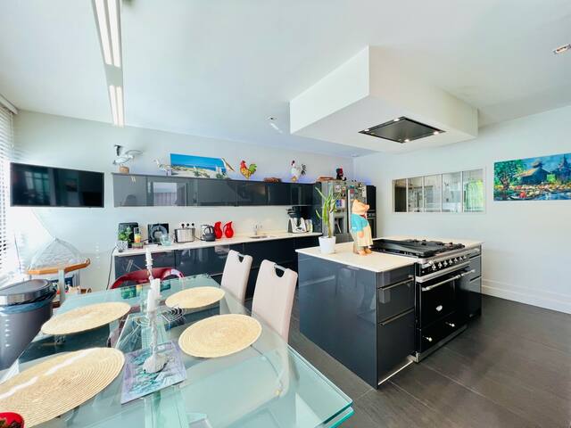 Villa 300m²/Piscine chauffée/Cinéma/Parking gallery image 5