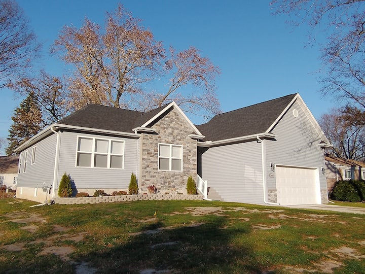 The Relaxation Vacation Home! Houses for Rent in Southfield, Michigan