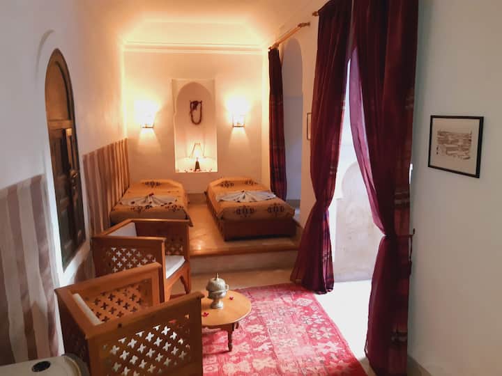 Chambre rez de  chaussée avec sdb