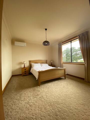 Deluxe five bedroom country home. gallery image 2