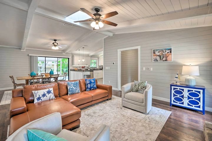 Sunny Getaway W/heated Pool Oasis<2 Mi To Beach - Tarpon Springs, FL