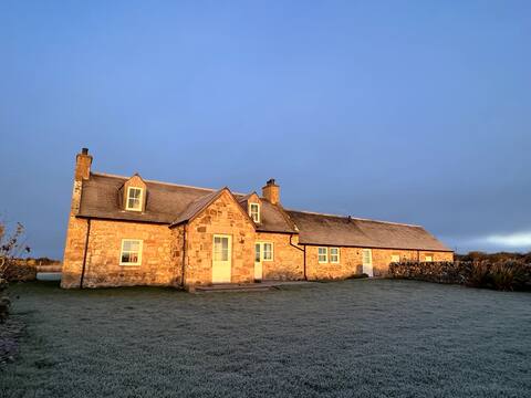 Cosy, rural 3-bedroom cottage with wood burner.