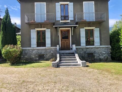 Beautiful Maison Aigueblanche (20 min from Val Morel)