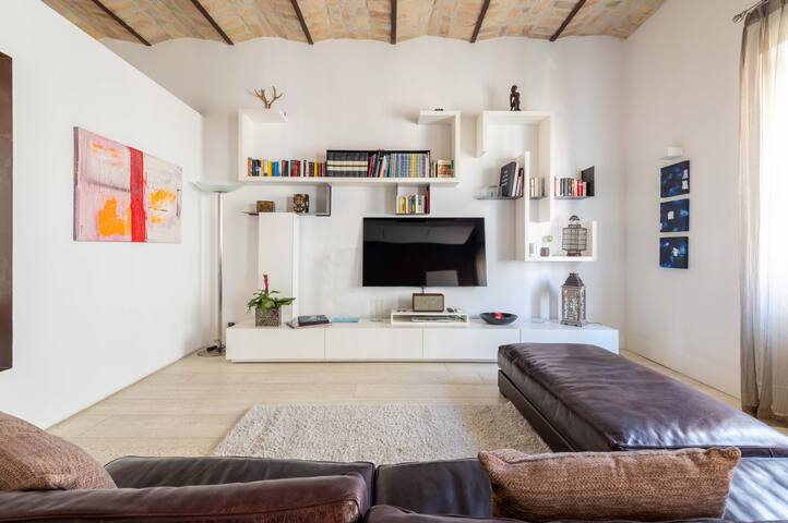 Vatican Luxury Design 3 Bedrooms Penthouse gallery image 5