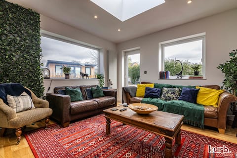 Carlton Hill Cottage - 5 Bedroom House + Parking