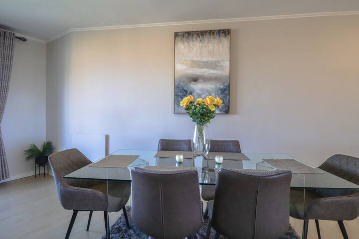 Lovely 3-bedroom self-catering apartment with pool gallery image 4