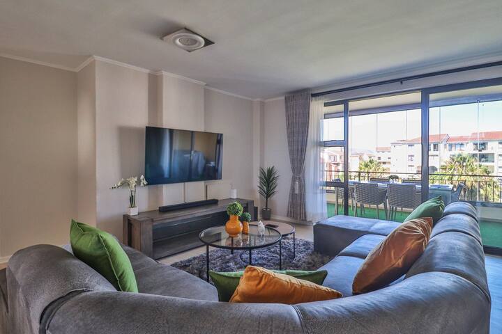 Lovely 3-bedroom self-catering apartment with pool gallery image 5