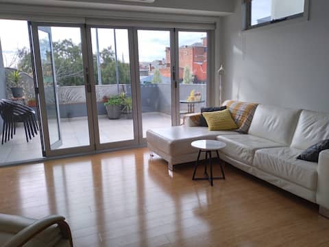 Popular Airbnb listing: Modern CBD Townhouse with Free Lock Up Parking in Launceston