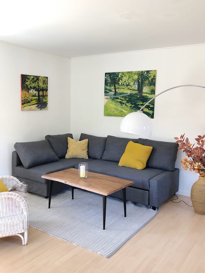 Spacious, bright  living room 