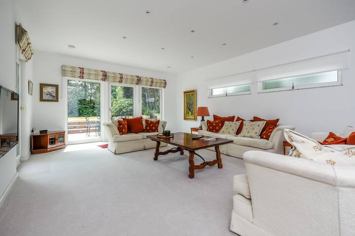 Golf Retreat Overlooking Formby Golf Course - Formby
