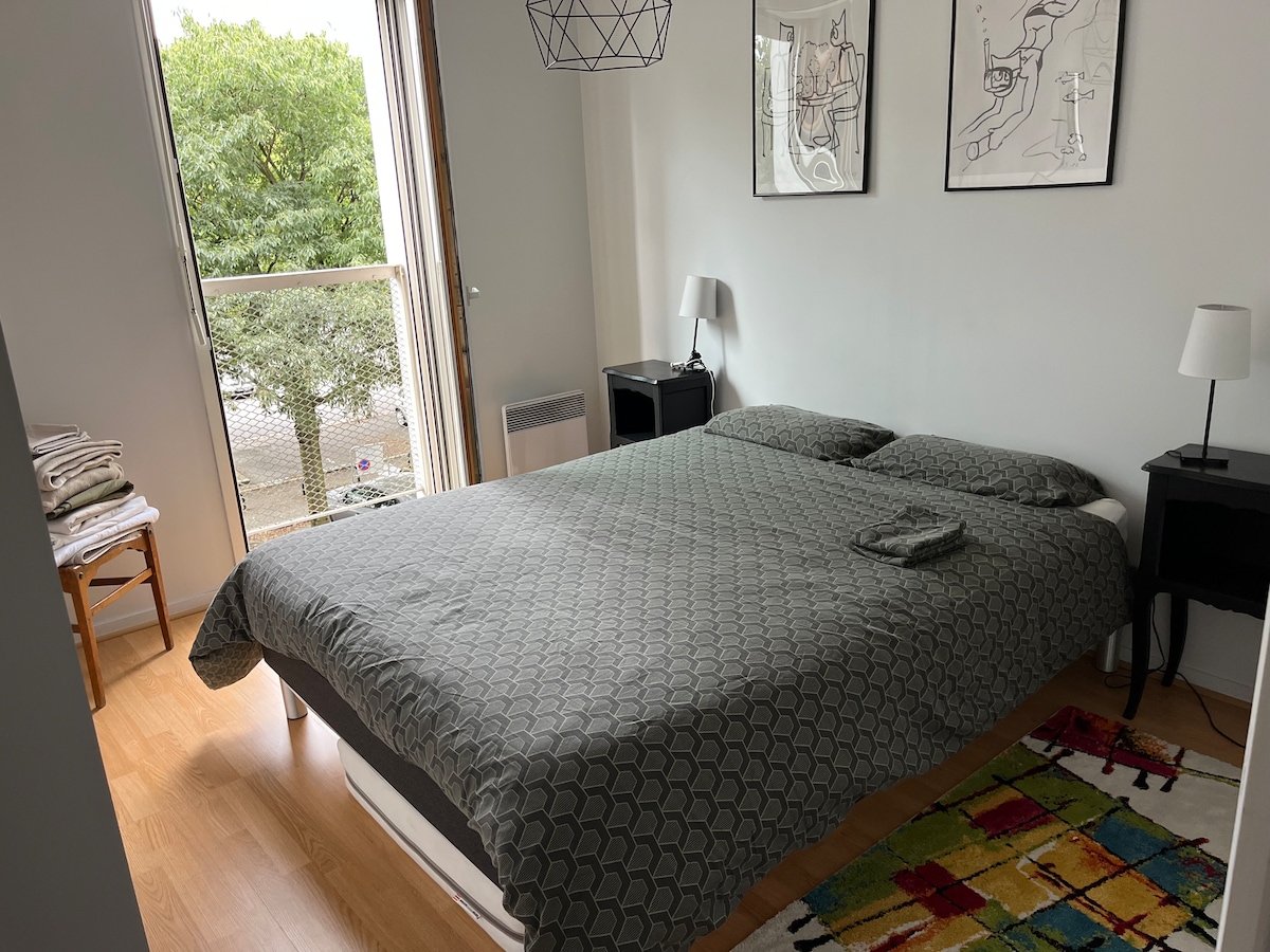 ห้องนอนพร้อมเตียง 160