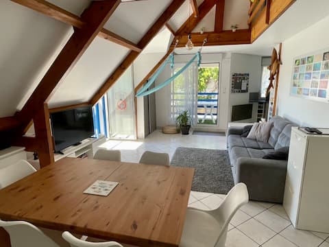 Popular Airbnb listing: Large bright apartment. Beach and shops within walking distance! in Saint Pierre Quiberon