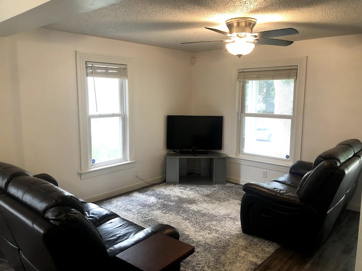 Centrally Located 3 Bedroom 2 Bath Home - Sioux City, IA