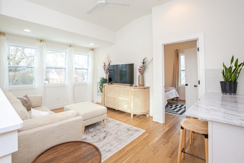 Popular Airbnb listing: The Garret | 1 Bed 1 Bath | Free Parking in North Nashville