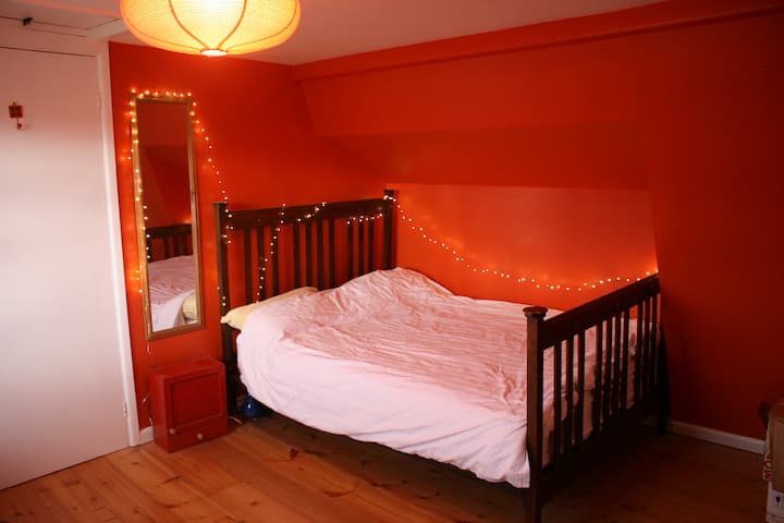 Ორადგილიანი ოთახი ზედა სართულზე ლამაზი ხედებით