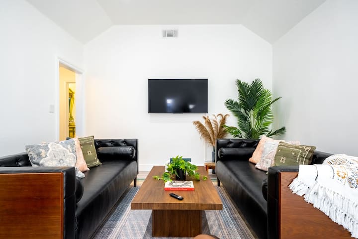 Brentwood 5br/heated Pool, Jacuzzi, Game Room - Santa Monica, CA