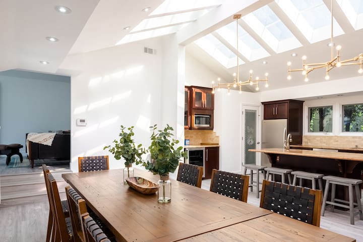 Brentwood 5BR/Heated Pool, Jacuzzi, Game Room gallery image 4