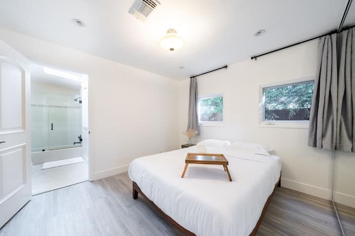 Cautivadora habitación doble con impresionantes vistas. Tu acogedora escapada.