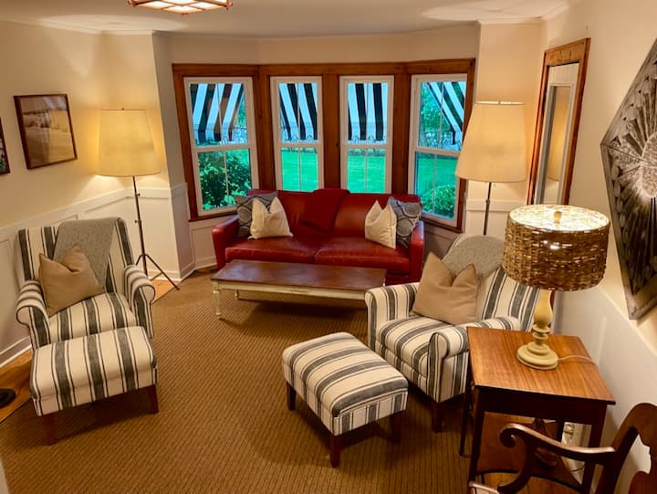 Hampton Bays Victorian Farmhouse 3br 2ba (7 Night) - Hampton Bays, NY