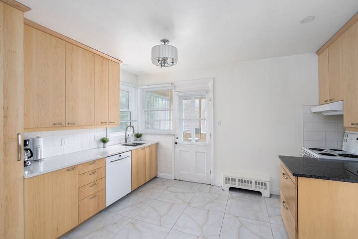 Montreal & Downtown Adventures 3BR + Free Parking gallery image 3