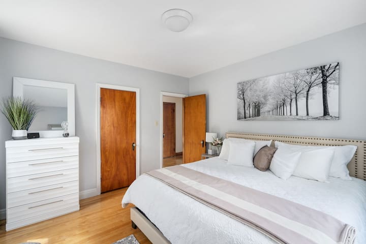 Montreal & Downtown Adventures 3BR + Free Parking