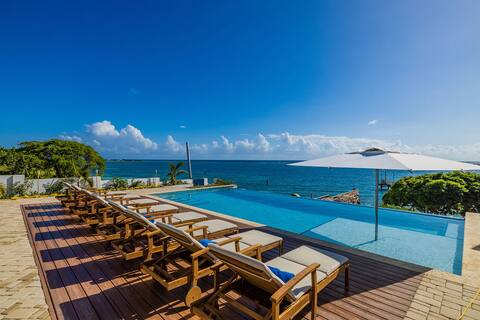 BeachFront Villa w/ Pool, Sleeps 16, Dining, & Tub