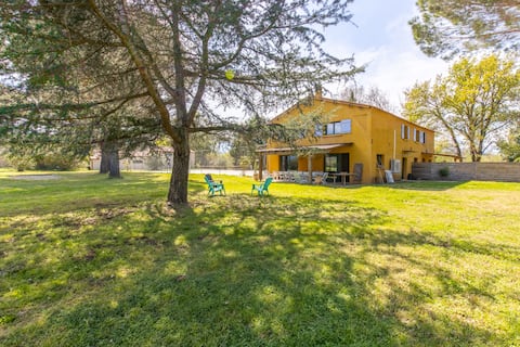 Two friendly houses for 22 people