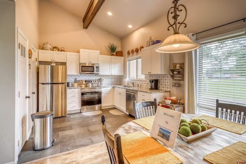 Relax & Unwind - 2 bd Condo. Prime location, w/ AC