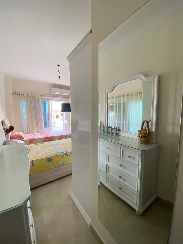 Schlafzimmer 1